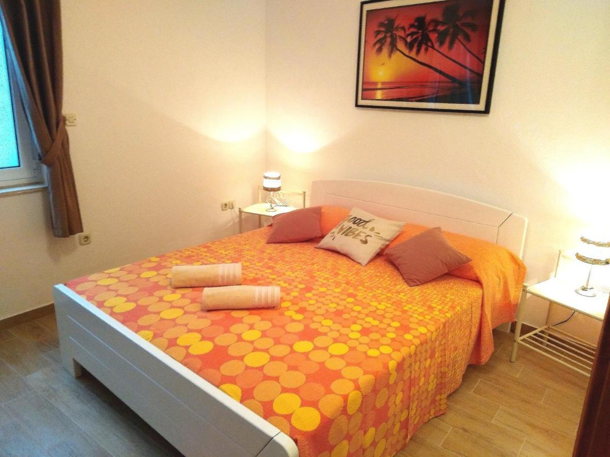 Apartments Green & Orange Хвар Экстерьер фото