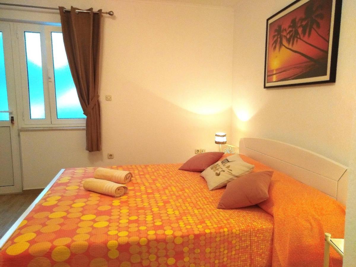 Apartments Green & Orange Хвар Экстерьер фото