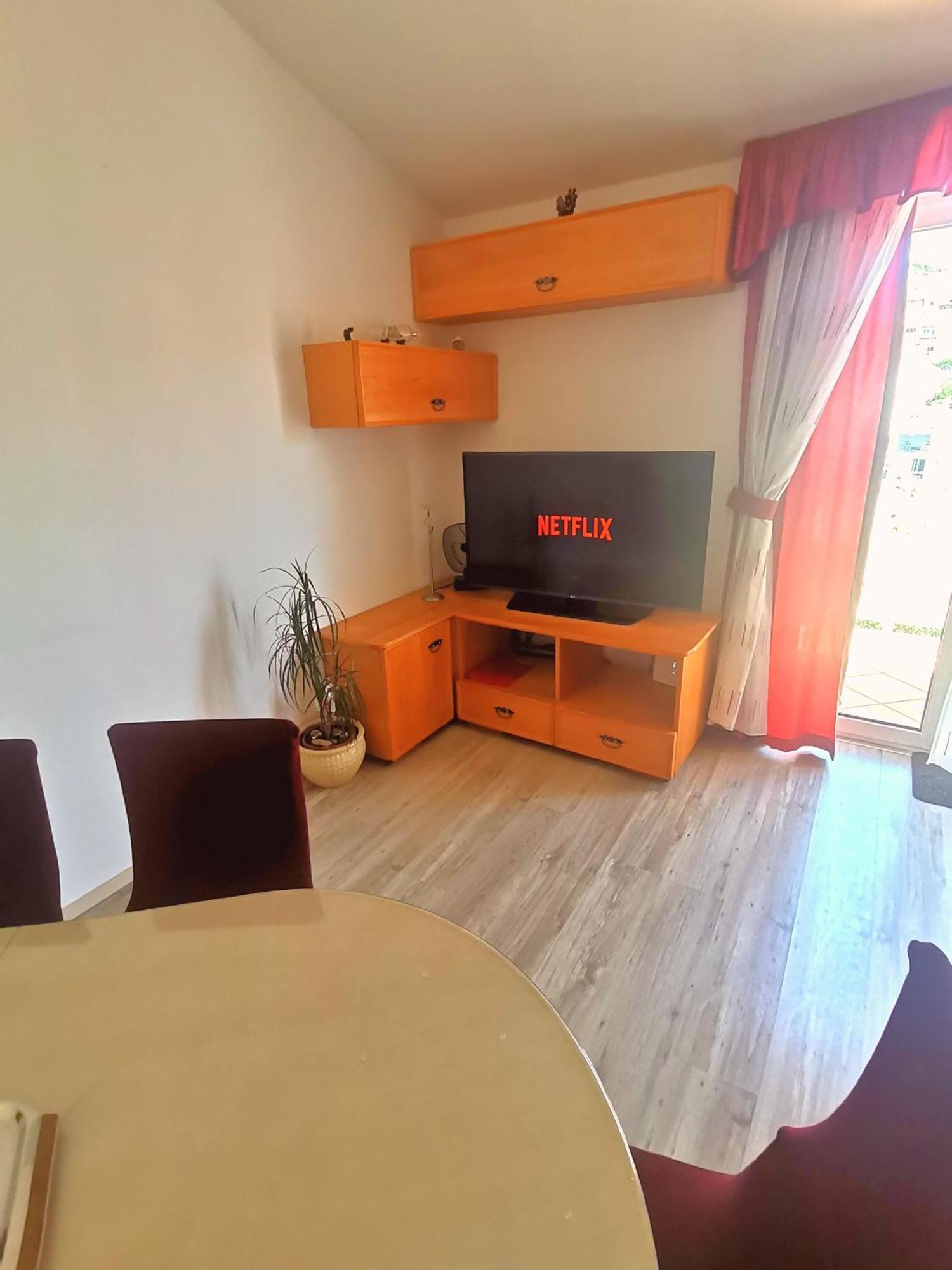 Apartments Green & Orange Хвар Экстерьер фото