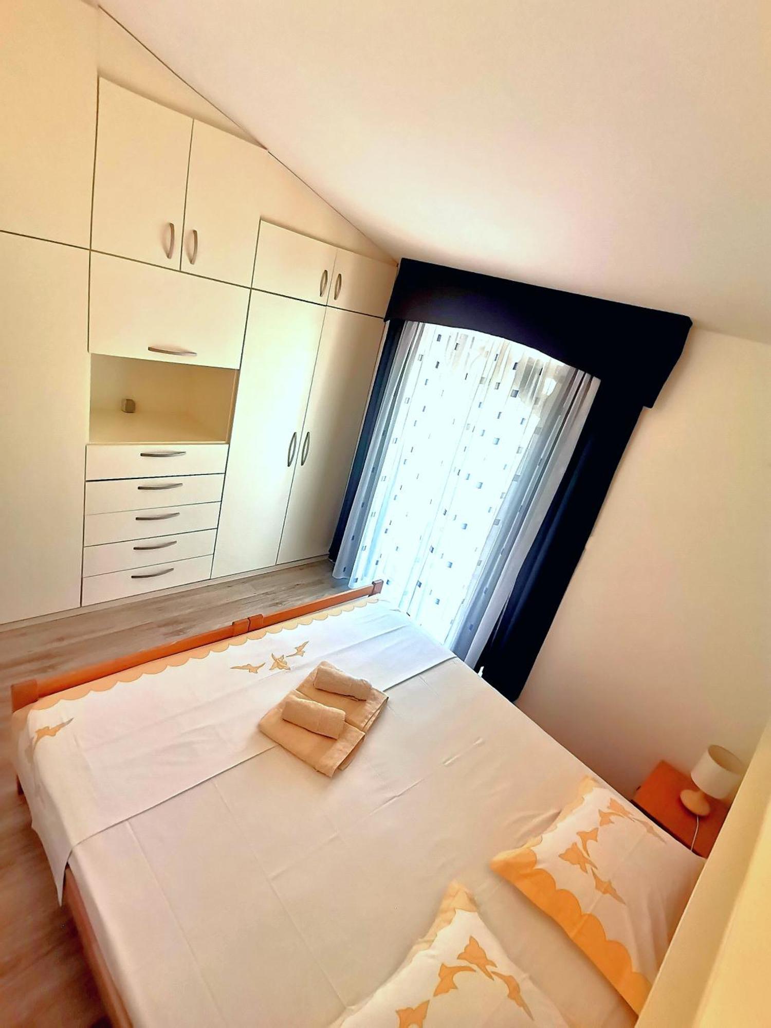 Apartments Green & Orange Хвар Экстерьер фото